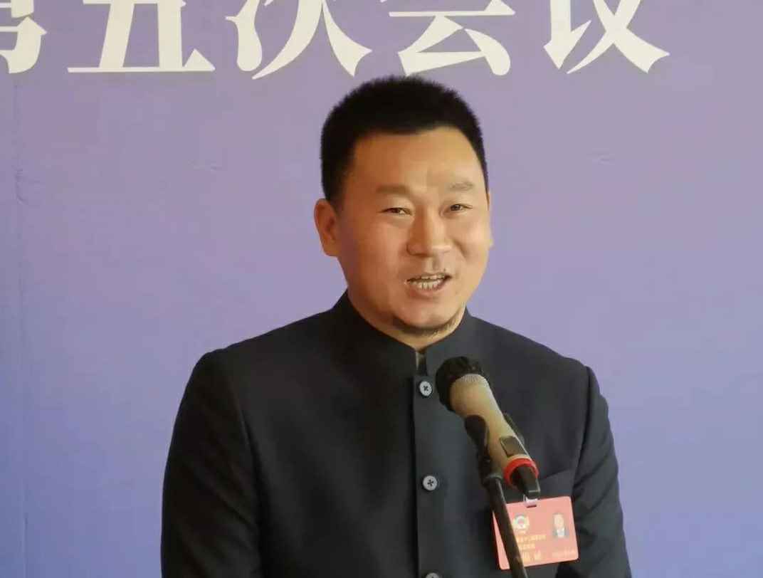 为进一步展示市政协团结、民主、开放、自信的形象，向市民和网友展示政协委员的履职风采，中山市政协十二届五次会议在2月4日上午开幕前开设“委员通道”，市政协委员、九游·官方端网页版登录入口-九游(中国)公司总经理陈朝阳走进“委员通道”，回应社会关切的问题。他就如何做好城市应急管理规划的问题进行发言，并回答记者提问。.jpg